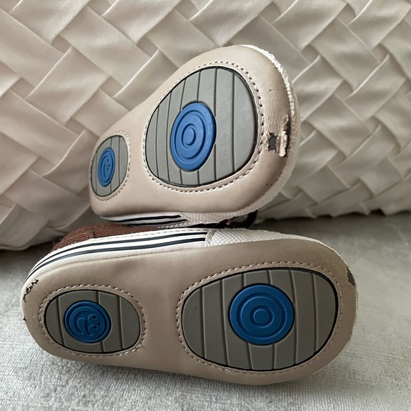 SOLD EUC Stride Rite toddler shoes - Picture 2 of 3